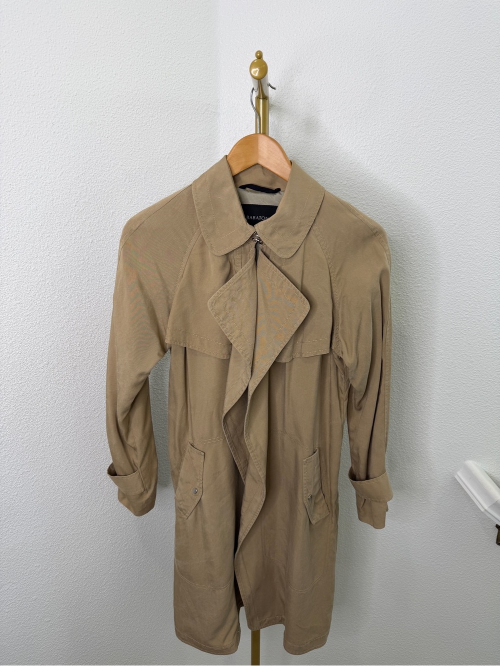 ARITZIA Babaton Lawson Trench Coat Tan Beige Fluid Open Drape Duster Size XXS